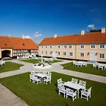 Hotel Skrøbelev Gods Manor House Rudkøbing