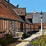 Hotel Skrøbelev Gods Manor House 4*