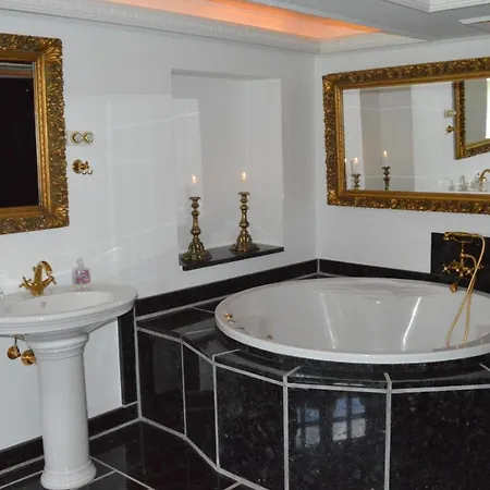 Hotel Skrobelev Gods Manor House Rudkobing