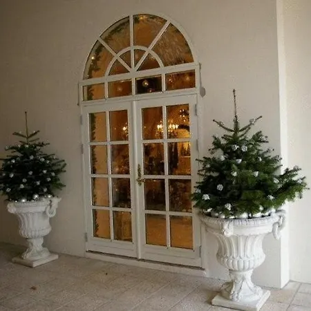 Skrobelev Gods Manor House Hotel 4*