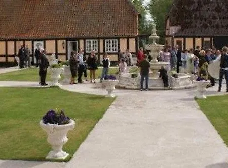 Hotel Skrobelev Gods Manor House Rudkobing
