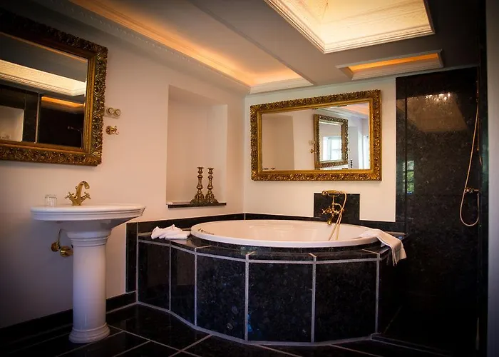 Skrøbelev Gods Manor House Hotel 4*