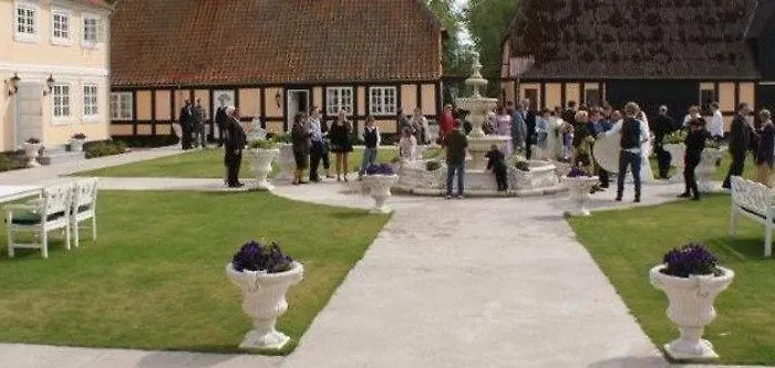 Hotel Skrøbelev Gods Manor House Rudkøbing