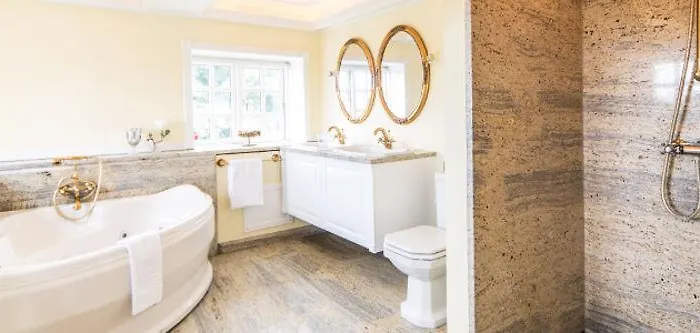 Hotel Skrobelev Gods Manor House